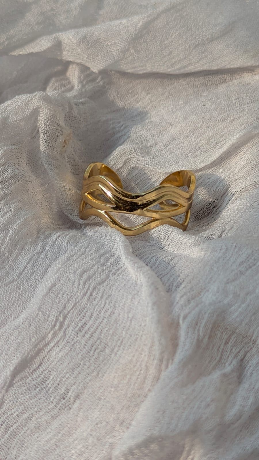 Elegant Gold Wave Ring for Timeless Style — image 1
