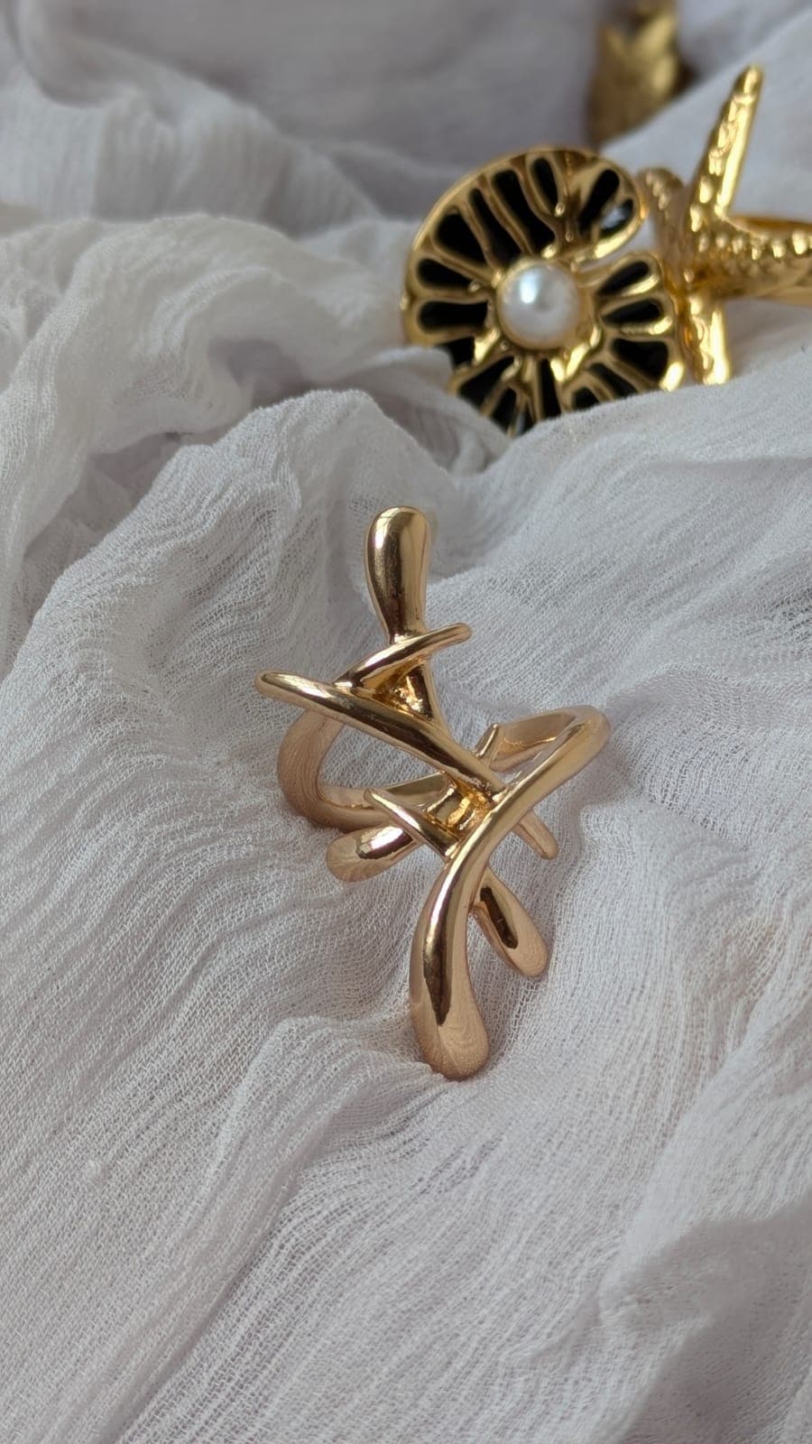 Elegant Gold Abstract Ring for Modern Style — image 1
