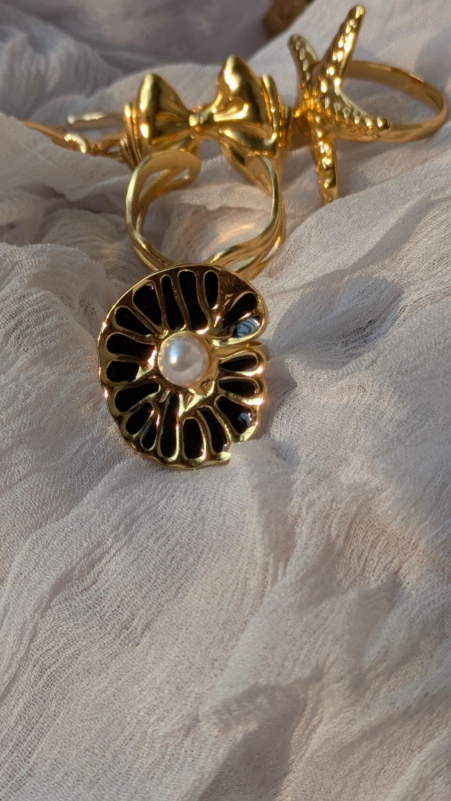 Elegant Gold Shell Pearl Ring for Timeless Fashion — image 1