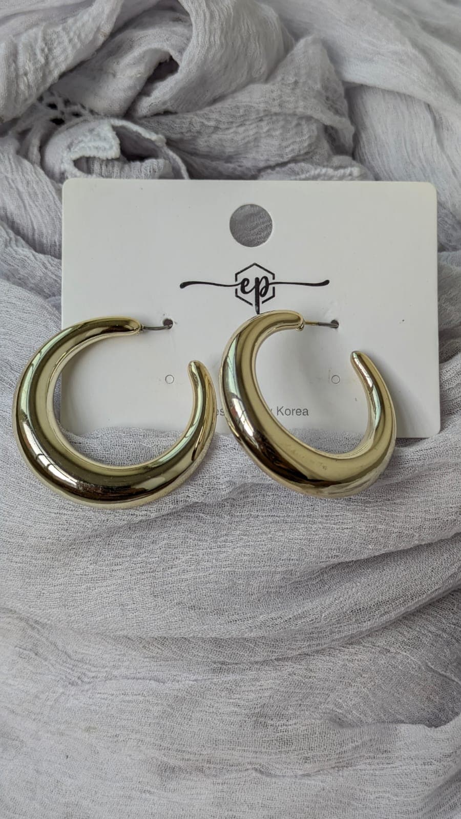 Stylish Chunky Hoop Earrings for a Bold Fashion Statement — image 1