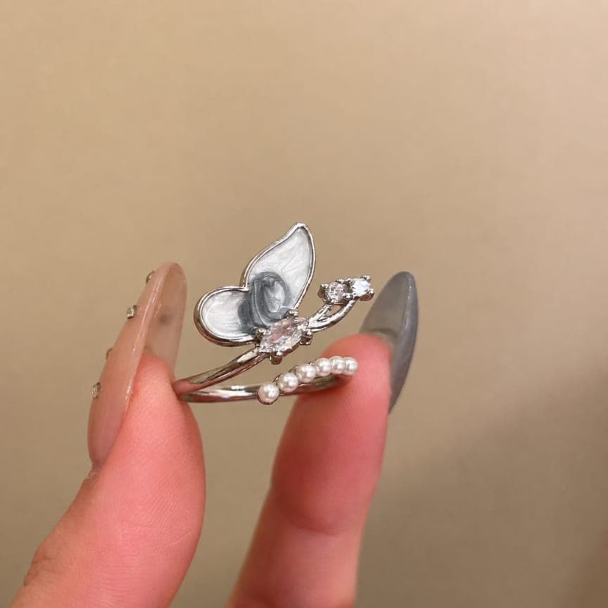 Stylish Pinterest Butterfly Ring - Perfect for Every Occasion — image 1